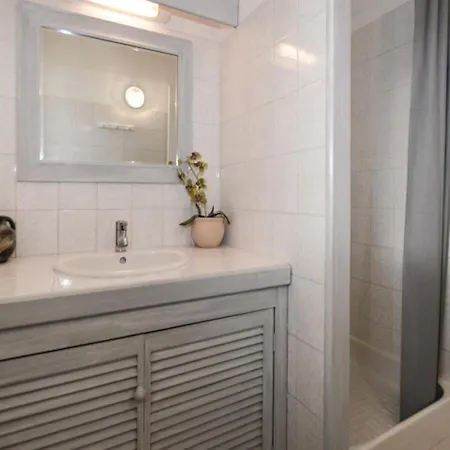 One-bedroom In Ile Rousse Lägenhet