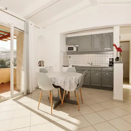 One-bedroom In Ile Rousse LʼÎle-Rousse
